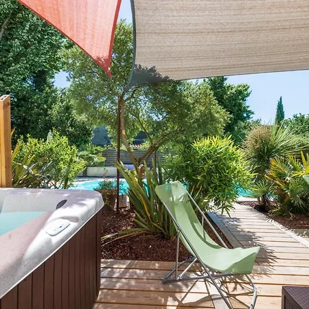 Holiday home L'or Azur, Jacuzzi Prive Et Piscine Chauffee