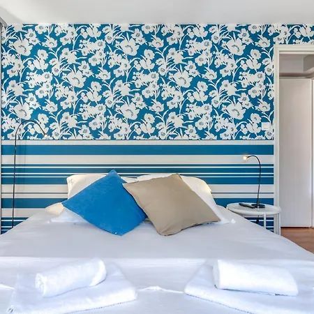 L'or Azur, Jacuzzi Prive Et Piscine Chauffee Holiday home